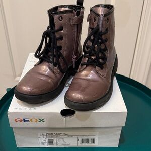 Geox J Casey Girl boots in rose smoke and black - zips from side